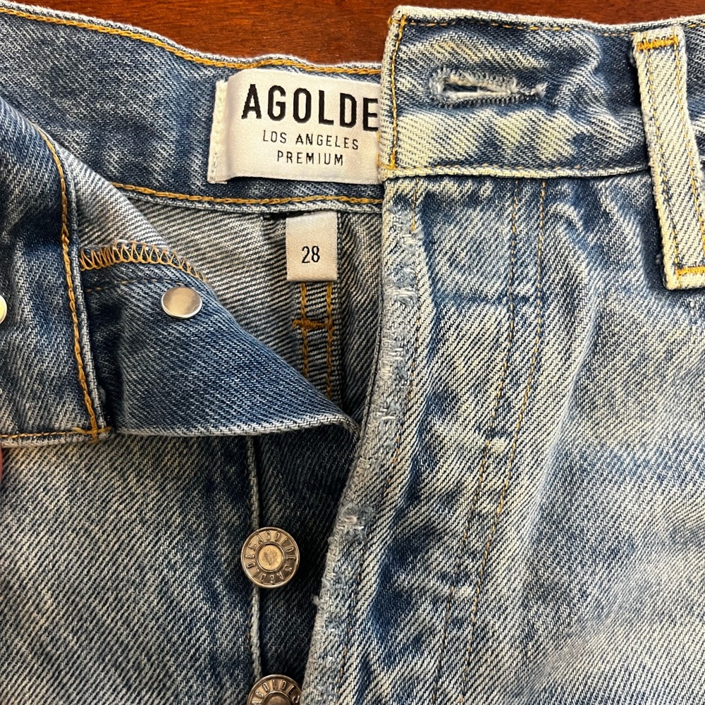 Agolde Dee Short in Riccochet - Picture 2 of 9